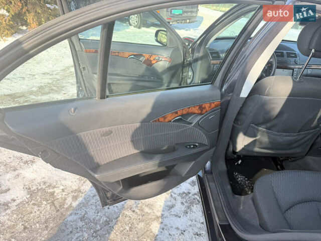 Синий Мерседес Е-Класс, объемом двигателя 2.69 л и пробегом 270 тыс. км за 7000 $, фото 24 на Automoto.ua