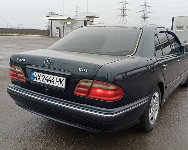 Синий Мерседес Е-Класс, объемом двигателя 3.23 л и пробегом 400 тыс. км за 5000 $, фото 4 на Automoto.ua