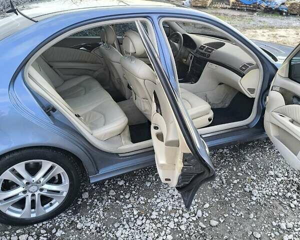 Синий Мерседес Е-Класс, объемом двигателя 3.2 л и пробегом 378 тыс. км за 11900 $, фото 24 на Automoto.ua