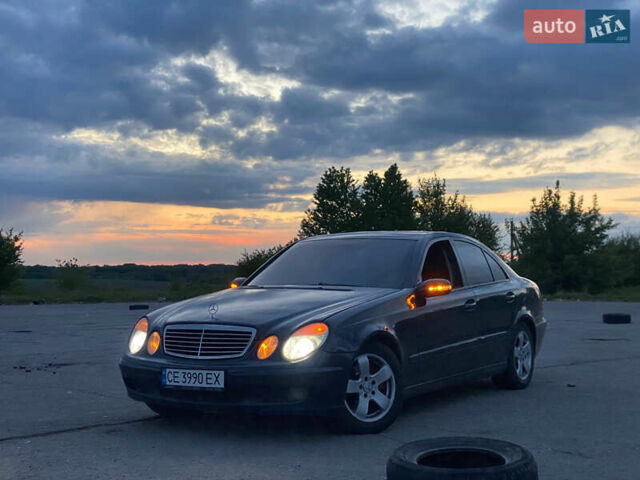 Синий Мерседес Е-Класс, объемом двигателя 2.2 л и пробегом 440 тыс. км за 4300 $, фото 2 на Automoto.ua