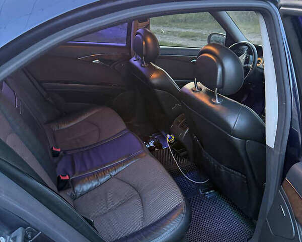 Синий Мерседес Е-Класс, объемом двигателя 2.69 л и пробегом 360 тыс. км за 4900 $, фото 7 на Automoto.ua