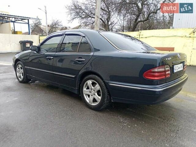 Синий Мерседес Е-Класс, объемом двигателя 3.23 л и пробегом 400 тыс. км за 5000 $, фото 2 на Automoto.ua