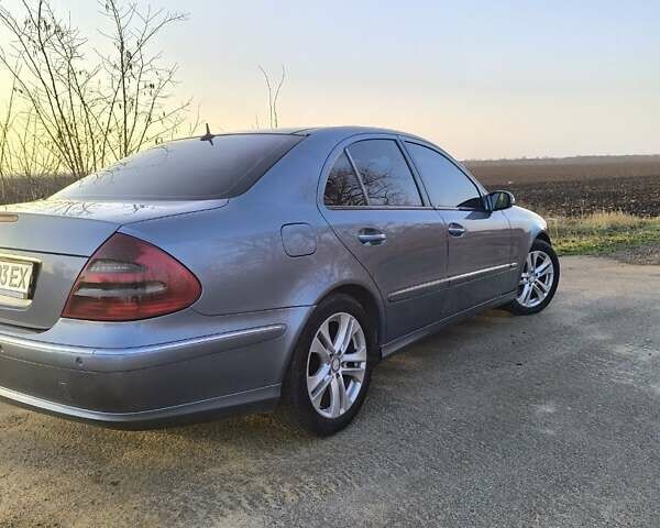 Синий Мерседес Е-Класс, объемом двигателя 3.2 л и пробегом 378 тыс. км за 11900 $, фото 11 на Automoto.ua