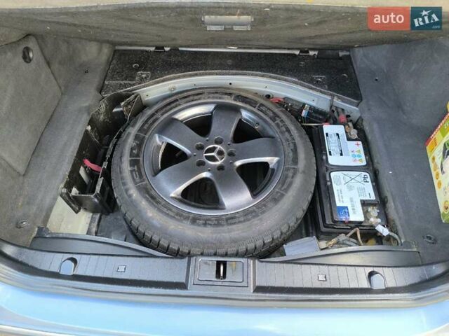 Синий Мерседес Е-Класс, объемом двигателя 3.2 л и пробегом 378 тыс. км за 11900 $, фото 27 на Automoto.ua