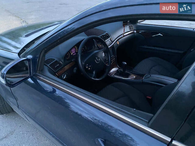 Синий Мерседес Е-Класс, объемом двигателя 2.2 л и пробегом 440 тыс. км за 4300 $, фото 6 на Automoto.ua