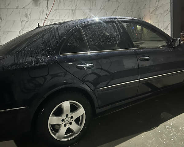 Синий Мерседес Е-Класс, объемом двигателя 2.7 л и пробегом 285 тыс. км за 7200 $, фото 9 на Automoto.ua