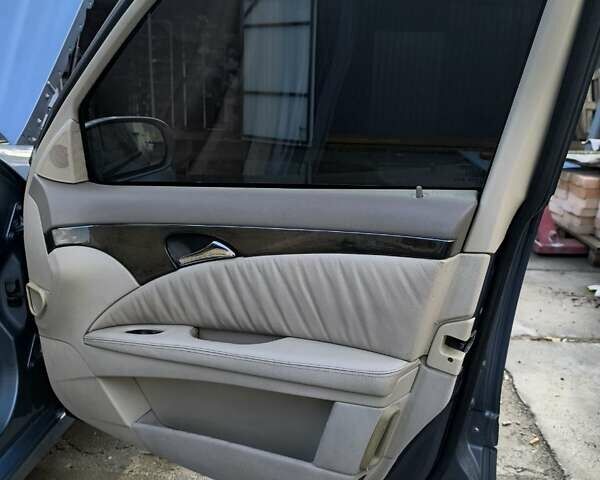 Синий Мерседес Е-Класс, объемом двигателя 3.2 л и пробегом 378 тыс. км за 11900 $, фото 37 на Automoto.ua