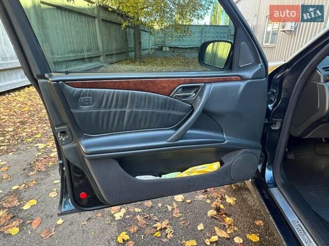 Синій Мерседес Е-Клас, об'ємом двигуна 2.8 л та пробігом 241 тис. км за 8490 $, фото 8 на Automoto.ua