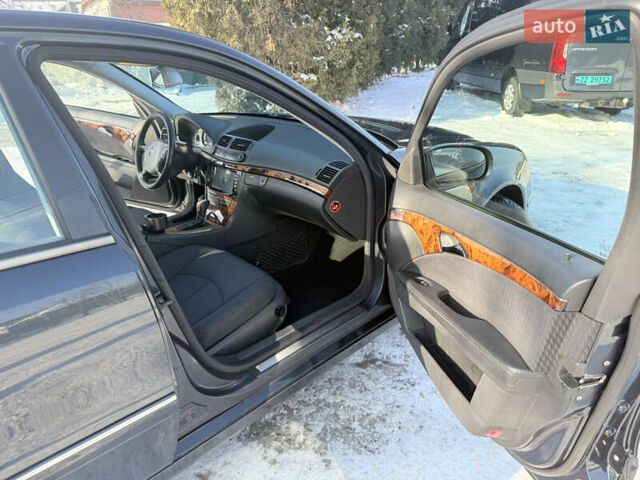 Синий Мерседес Е-Класс, объемом двигателя 2.69 л и пробегом 270 тыс. км за 7000 $, фото 10 на Automoto.ua