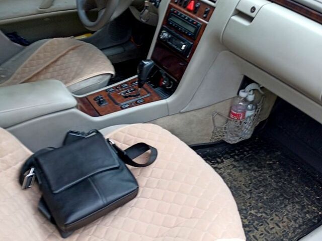 Синий Мерседес Е-Класс, объемом двигателя 3.2 л и пробегом 0 тыс. км за 5000 $, фото 9 на Automoto.ua