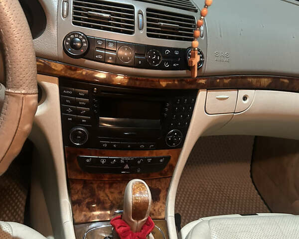 Синий Мерседес Е-Класс, объемом двигателя 2.7 л и пробегом 285 тыс. км за 7200 $, фото 3 на Automoto.ua