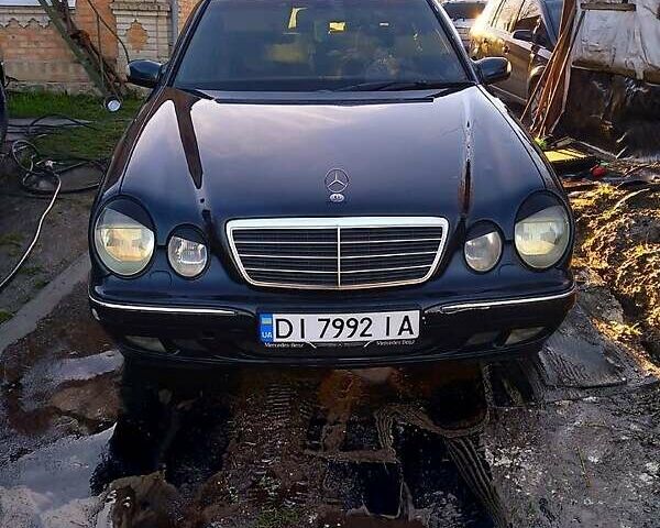 Синий Мерседес Е-Класс, объемом двигателя 2.2 л и пробегом 374 тыс. км за 4800 $, фото 5 на Automoto.ua