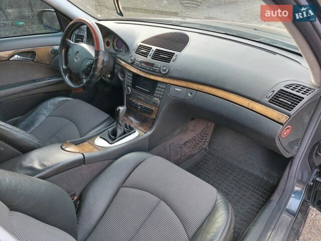 Синий Мерседес Е-Класс, объемом двигателя 2.1 л и пробегом 270 тыс. км за 5950 $, фото 32 на Automoto.ua