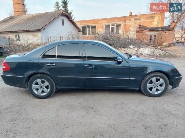 Синий Мерседес Е-Класс, объемом двигателя 2.1 л и пробегом 270 тыс. км за 5950 $, фото 8 на Automoto.ua