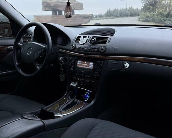 Синий Мерседес Е-Класс, объемом двигателя 2.15 л и пробегом 359 тыс. км за 6200 $, фото 18 на Automoto.ua