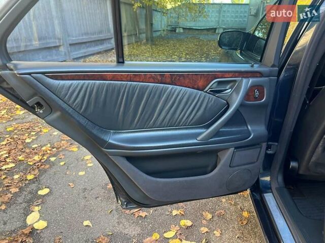 Синій Мерседес Е-Клас, об'ємом двигуна 2.8 л та пробігом 241 тис. км за 8490 $, фото 18 на Automoto.ua