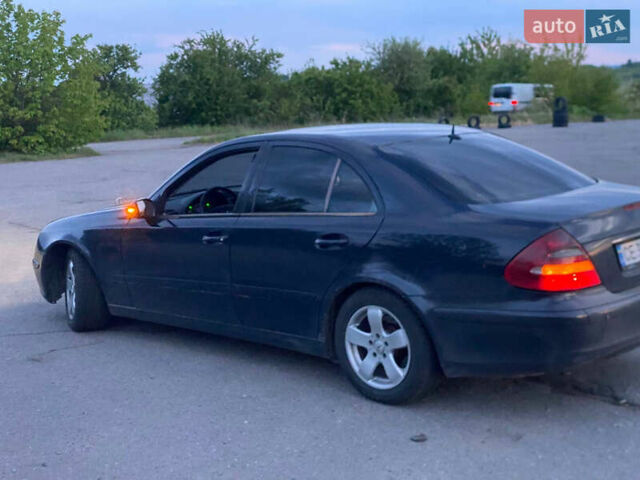 Синий Мерседес Е-Класс, объемом двигателя 2.2 л и пробегом 440 тыс. км за 4300 $, фото 1 на Automoto.ua