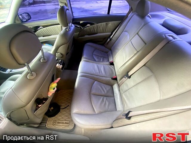 Синий Мерседес Е-Класс, объемом двигателя 3.2 л и пробегом 280 тыс. км за 3650 $, фото 1 на Automoto.ua