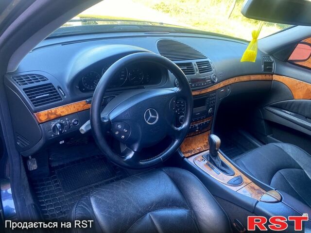 Синий Мерседес Е-Класс, объемом двигателя 3.2 л и пробегом 0 тыс. км за 6000 $, фото 6 на Automoto.ua