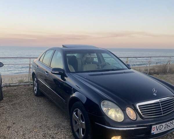Синий Мерседес Е-Класс, объемом двигателя 3.2 л и пробегом 236 тыс. км за 4200 $, фото 2 на Automoto.ua