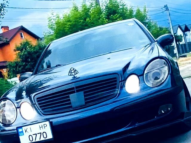 Синий Мерседес Е-Класс, объемом двигателя 2.1 л и пробегом 207 тыс. км за 12000 $, фото 11 на Automoto.ua