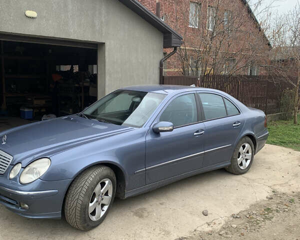 Синий Мерседес Е-Класс, объемом двигателя 2.2 л и пробегом 375 тыс. км за 6500 $, фото 1 на Automoto.ua