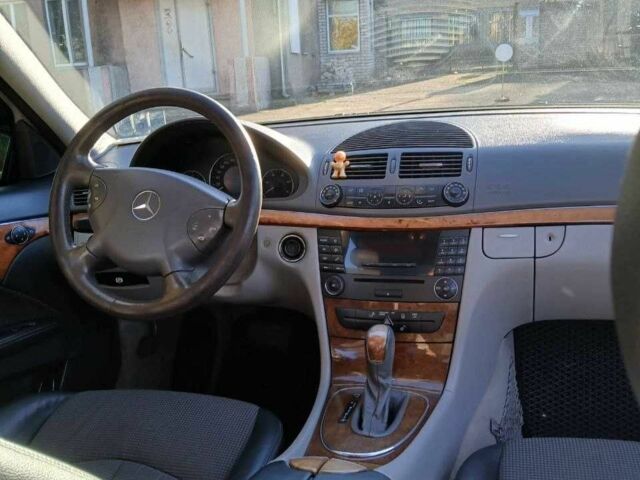 Синий Мерседес Е-Класс, объемом двигателя 2.1 л и пробегом 238 тыс. км за 7500 $, фото 12 на Automoto.ua