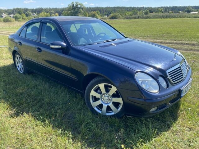 Синий Мерседес Е-Класс, объемом двигателя 2.1 л и пробегом 246 тыс. км за 6000 $, фото 2 на Automoto.ua