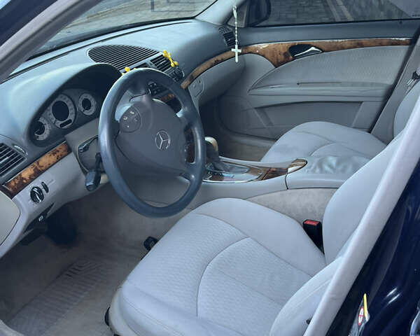 Синий Мерседес Е-Класс, объемом двигателя 2.1 л и пробегом 350 тыс. км за 5800 $, фото 21 на Automoto.ua