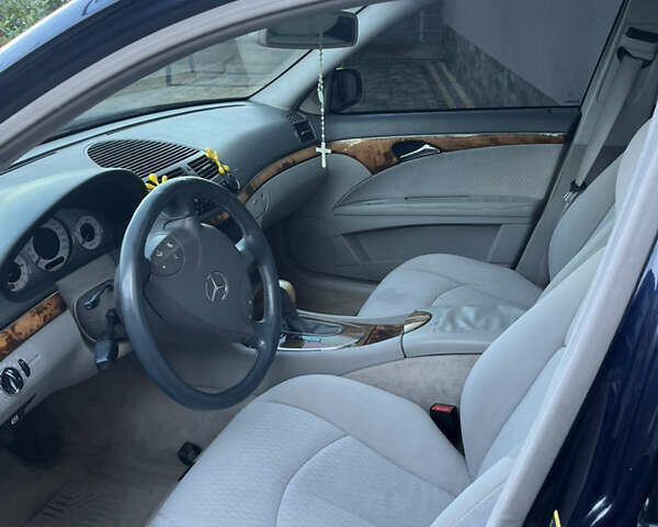 Синий Мерседес Е-Класс, объемом двигателя 2.1 л и пробегом 350 тыс. км за 5800 $, фото 24 на Automoto.ua