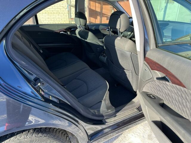 Синий Мерседес Е-Класс, объемом двигателя 2.2 л и пробегом 274 тыс. км за 8800 $, фото 18 на Automoto.ua