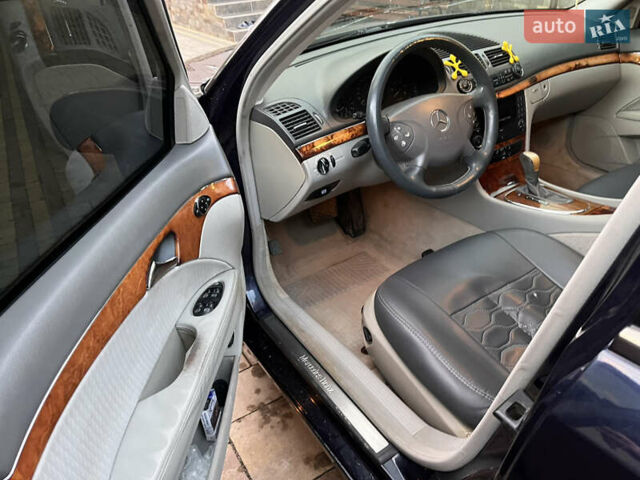 Синий Мерседес Е-Класс, объемом двигателя 2.1 л и пробегом 350 тыс. км за 5800 $, фото 10 на Automoto.ua