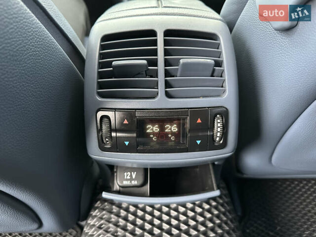 Синий Мерседес Е-Класс, объемом двигателя 3.2 л и пробегом 302 тыс. км за 5800 $, фото 14 на Automoto.ua