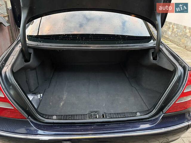 Синий Мерседес Е-Класс, объемом двигателя 2.1 л и пробегом 350 тыс. км за 5800 $, фото 12 на Automoto.ua