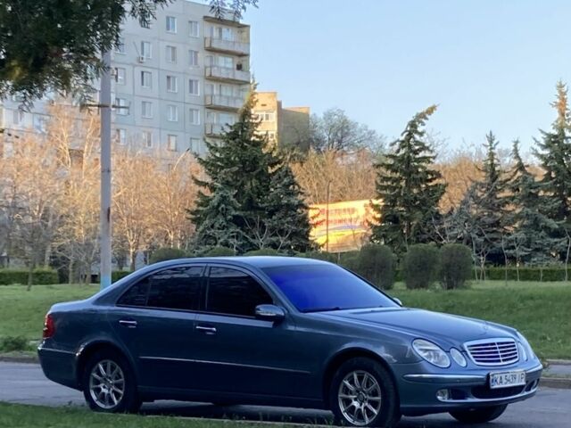 Мерседес Е-Клас 2003 у Миколаєві на Automoto.ua Синій Мерседес Е-Клас, об'ємом двигуна 2.1 л та пробігом 300 тис. км за 8000 $, фото 1 на Automoto.ua