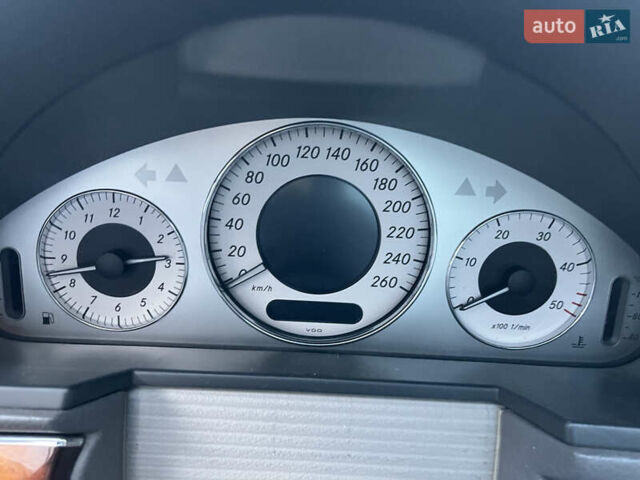 Синий Мерседес Е-Класс, объемом двигателя 2.1 л и пробегом 350 тыс. км за 5800 $, фото 18 на Automoto.ua