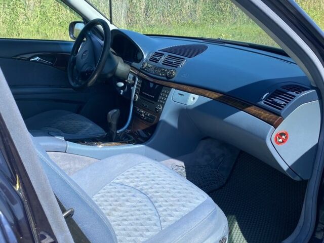 Синий Мерседес Е-Класс, объемом двигателя 2.1 л и пробегом 246 тыс. км за 6000 $, фото 14 на Automoto.ua