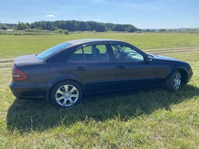 Синий Мерседес Е-Класс, объемом двигателя 2.1 л и пробегом 246 тыс. км за 6000 $, фото 3 на Automoto.ua