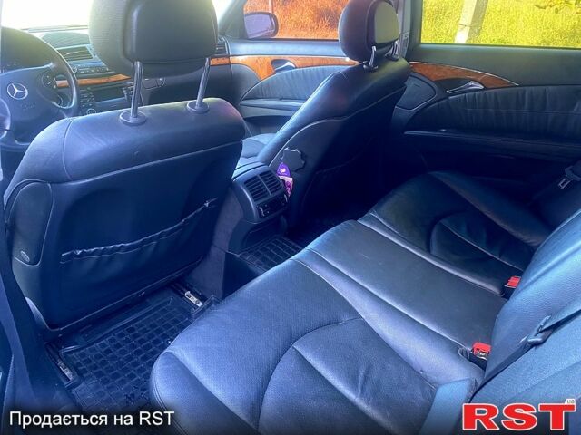 Синий Мерседес Е-Класс, объемом двигателя 3.2 л и пробегом 0 тыс. км за 6000 $, фото 5 на Automoto.ua