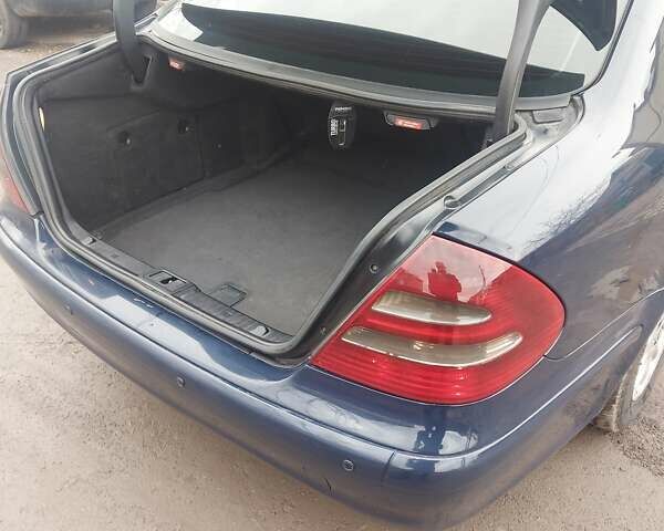 Синий Мерседес Е-Класс, объемом двигателя 2.2 л и пробегом 273 тыс. км за 7200 $, фото 6 на Automoto.ua