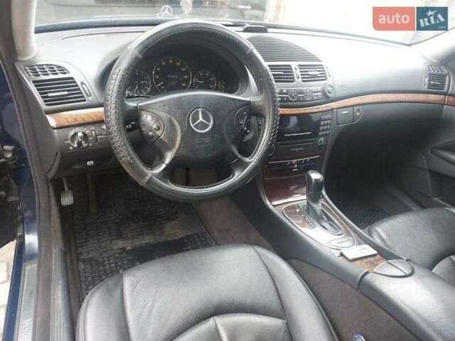 Синий Мерседес Е-Класс, объемом двигателя 2.2 л и пробегом 273 тыс. км за 7200 $, фото 10 на Automoto.ua