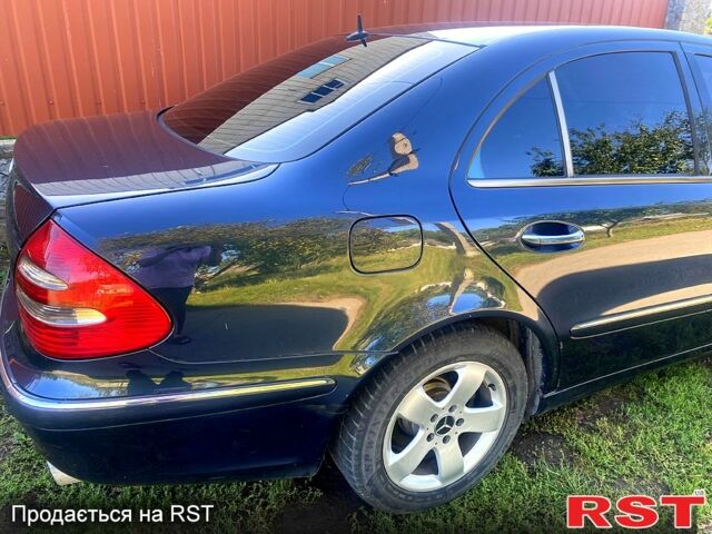 Синий Мерседес Е-Класс, объемом двигателя 3.2 л и пробегом 0 тыс. км за 6000 $, фото 4 на Automoto.ua