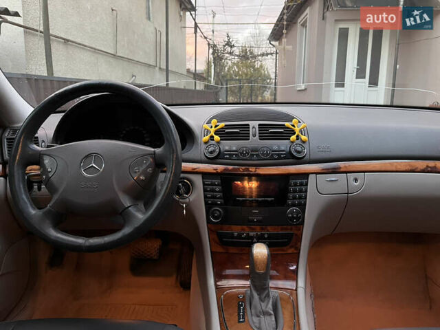 Синий Мерседес Е-Класс, объемом двигателя 2.1 л и пробегом 350 тыс. км за 5800 $, фото 15 на Automoto.ua