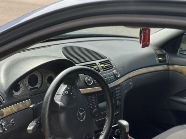 Синий Мерседес Е-Класс, объемом двигателя 2.7 л и пробегом 275 тыс. км за 5950 $, фото 2 на Automoto.ua