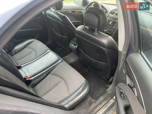 Синий Мерседес Е-Класс, объемом двигателя 2.2 л и пробегом 375 тыс. км за 6500 $, фото 18 на Automoto.ua