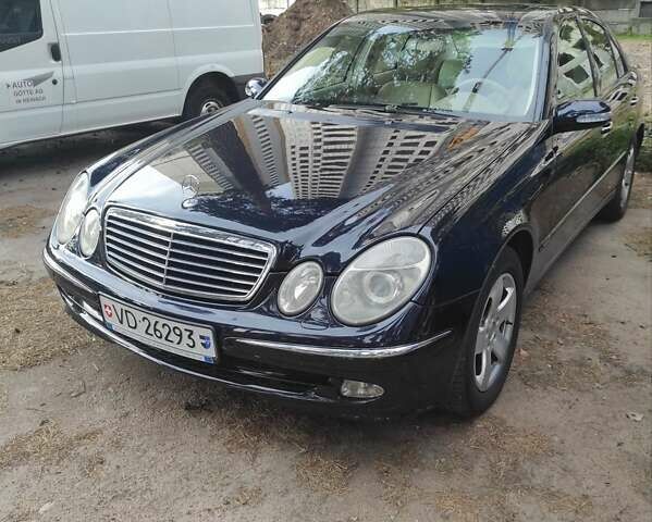 Синий Мерседес Е-Класс, объемом двигателя 3.2 л и пробегом 236 тыс. км за 4200 $, фото 8 на Automoto.ua