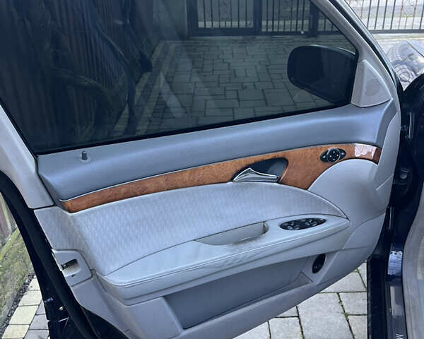 Синий Мерседес Е-Класс, объемом двигателя 2.1 л и пробегом 350 тыс. км за 5800 $, фото 22 на Automoto.ua