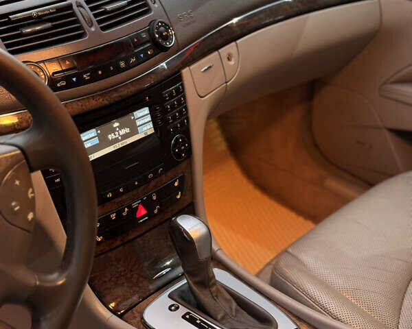 Синий Мерседес Е-Класс, объемом двигателя 3.2 л и пробегом 390 тыс. км за 6800 $, фото 11 на Automoto.ua