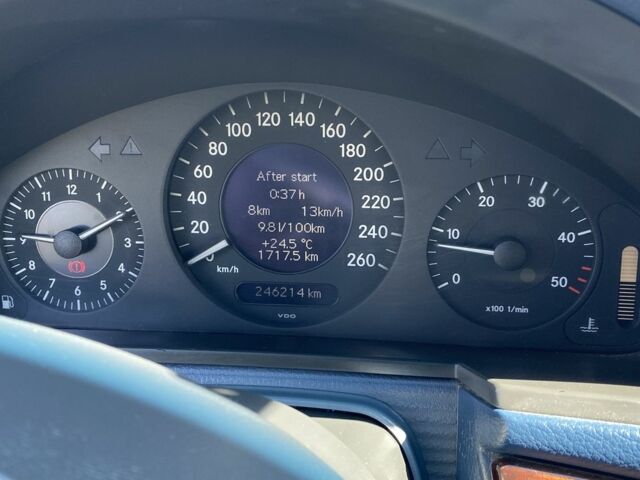 Синий Мерседес Е-Класс, объемом двигателя 2.1 л и пробегом 246 тыс. км за 6000 $, фото 23 на Automoto.ua