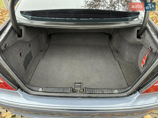 Синий Мерседес Е-Класс, объемом двигателя 3.2 л и пробегом 302 тыс. км за 5800 $, фото 15 на Automoto.ua